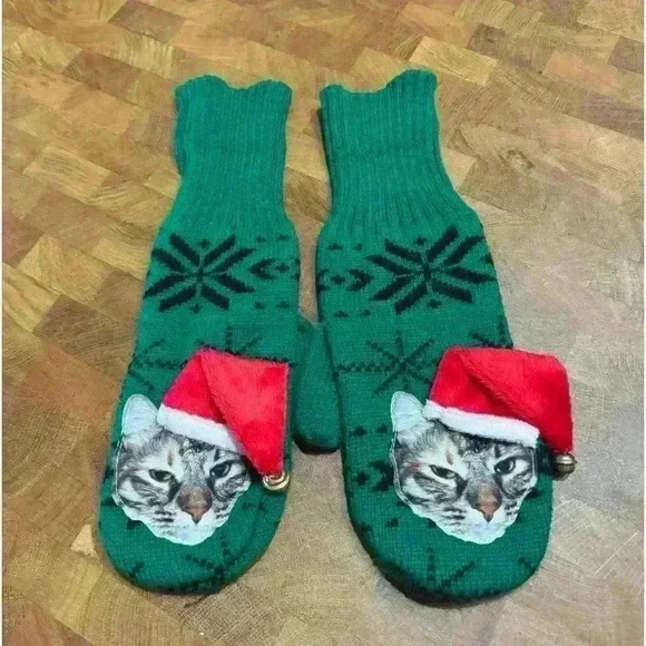 Christmas Kitten Mittens - Picture 1 of 2
